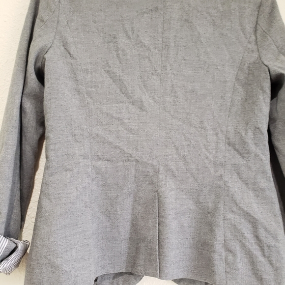 Merona form fitting Blazer One Button pockets in front Wool Blend Gray Size 6 - Picture 4 of 8